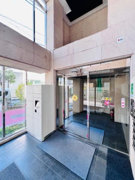 27/30 エントランス