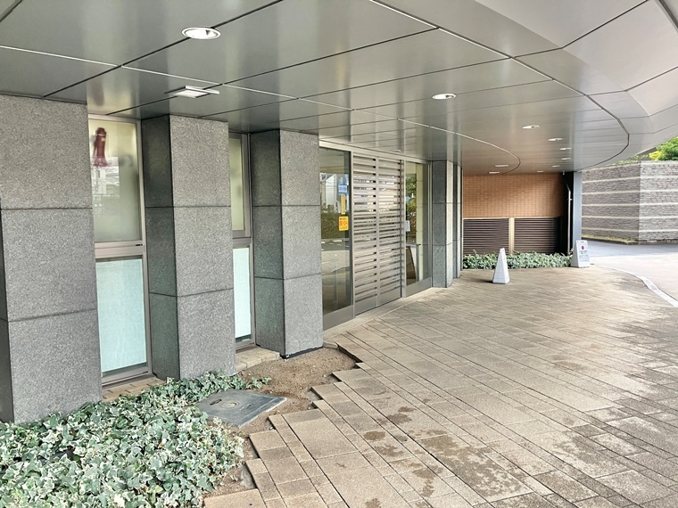 15/16 エントランス