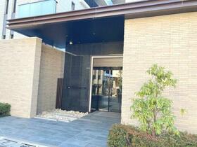 16/16 エントランス