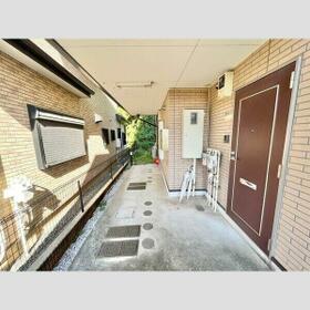 16/16 エントランス