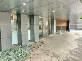 16/16 エントランス