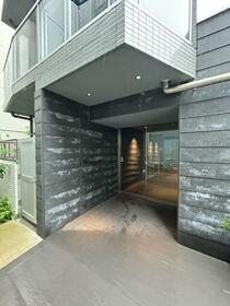 16/16 エントランス