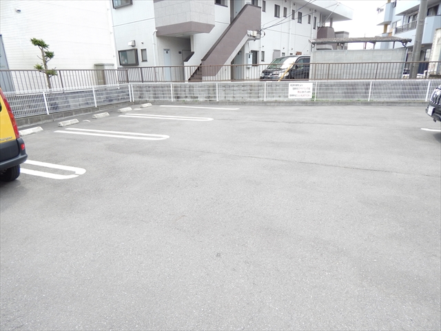 22/30 駐車場