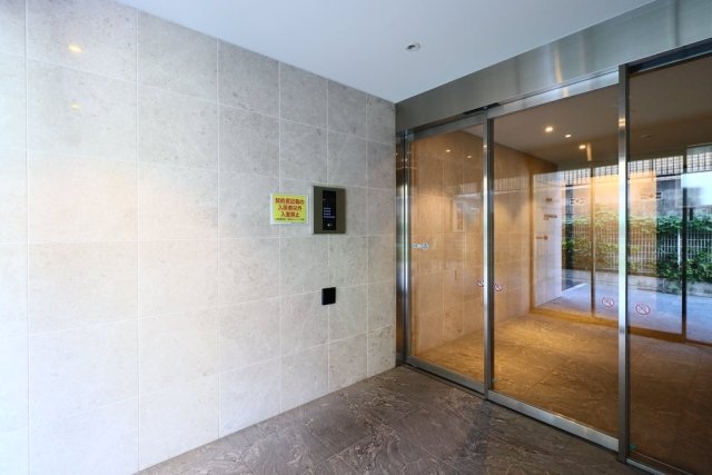 27/30 エントランス