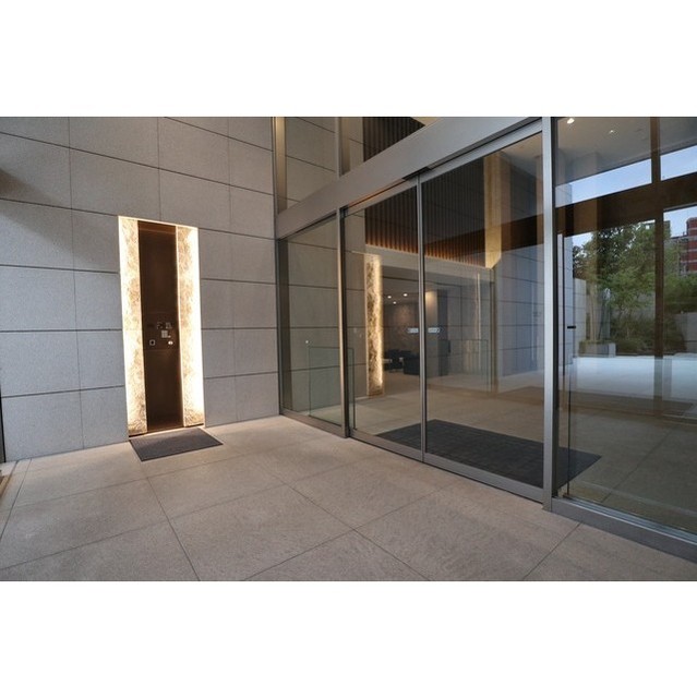 19/20 エントランス