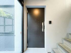 16/16 エントランス