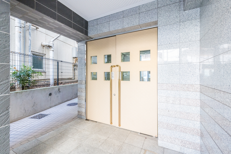 5/5 エントランス