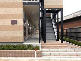 16/17 エントランス