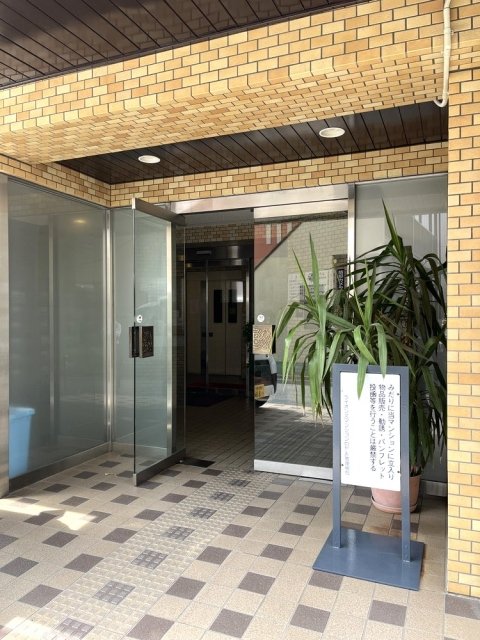 13/14 エントランス