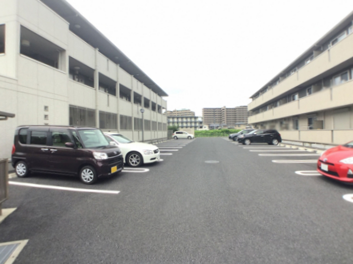 20/28 駐車場