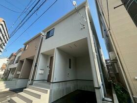 16/19 エントランス