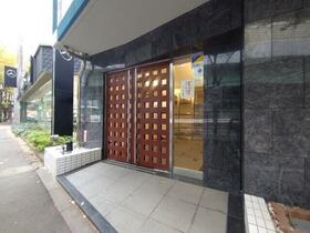 16/16 エントランス