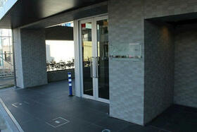 17/17 エントランス