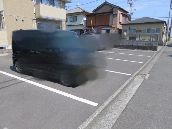 15/15 駐車場