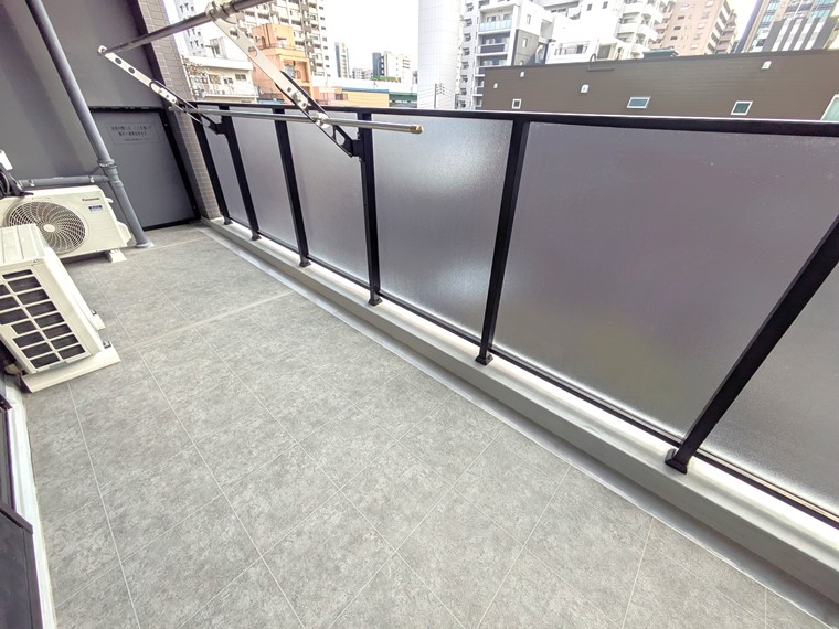 13/18 バルコニー