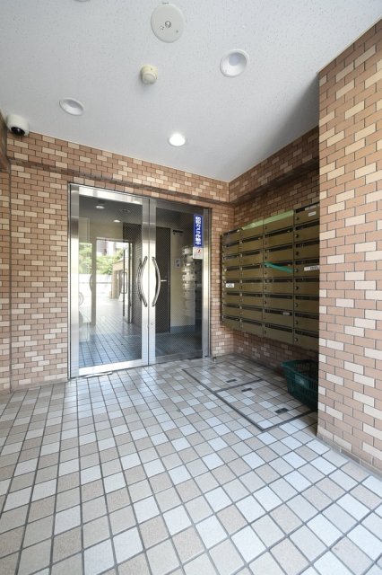 20/21 エントランス