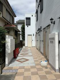 16/16 エントランス