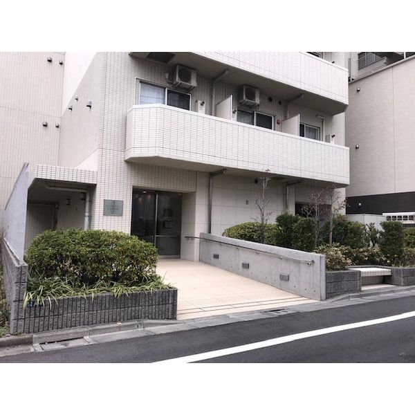 2/2 エントランス