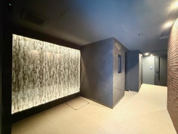 28/29 エントランス