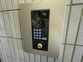 16/16 エントランス