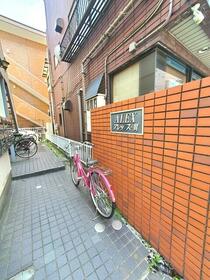 20/30 エントランス