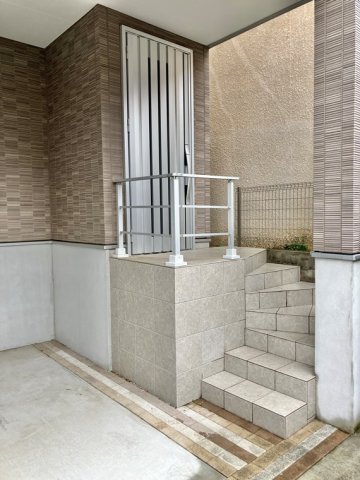 18/19 エントランス