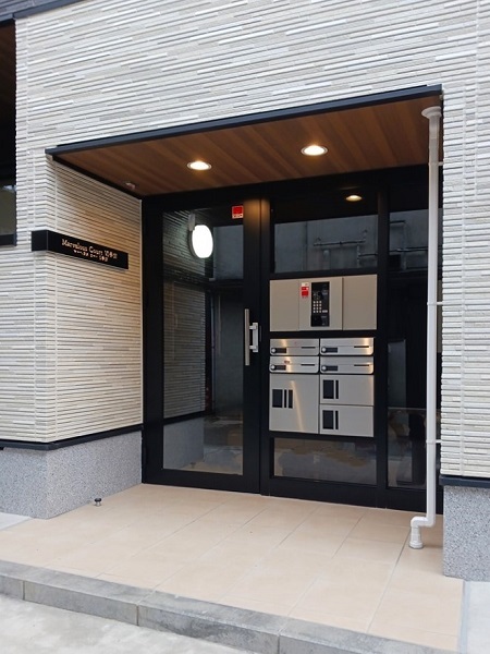 26/30 エントランス