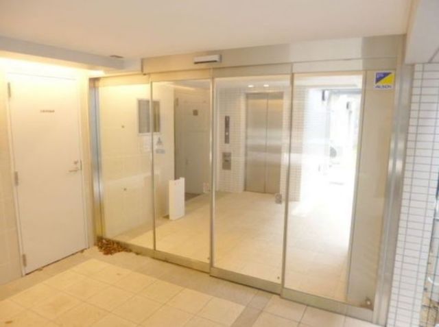 2/2 エントランス