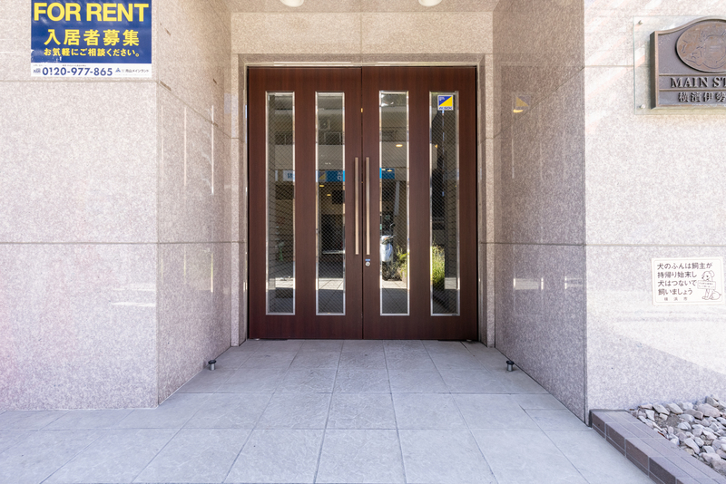 18/28 エントランス