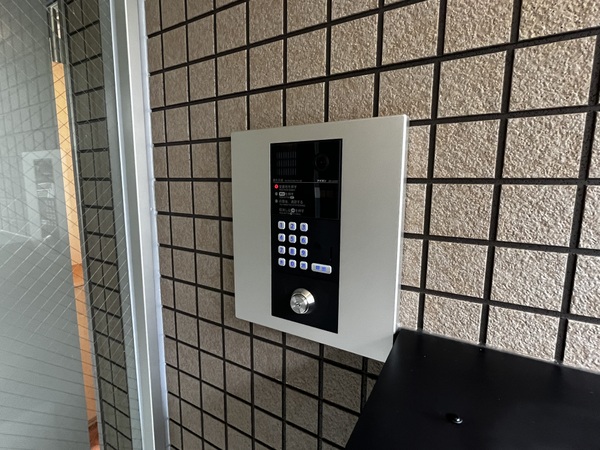 2/2 エントランス