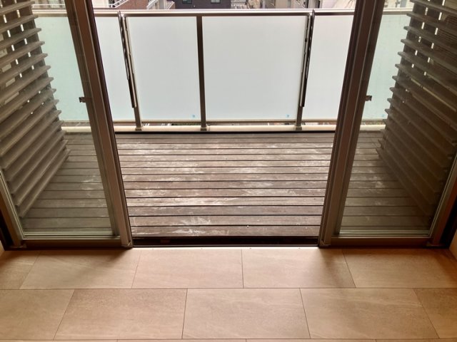 13/18 バルコニー