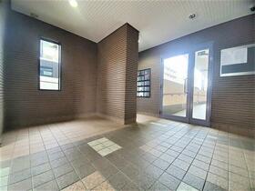 16/16 エントランス