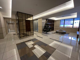 16/16 エントランス