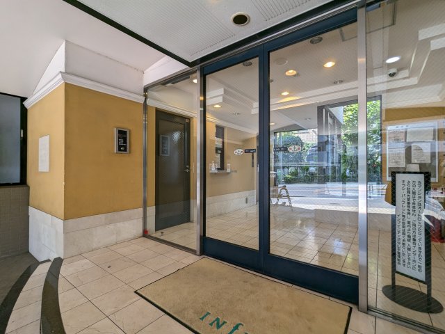 20/30 エントランス