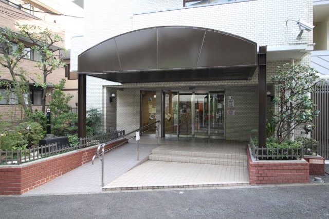 16/20 エントランス