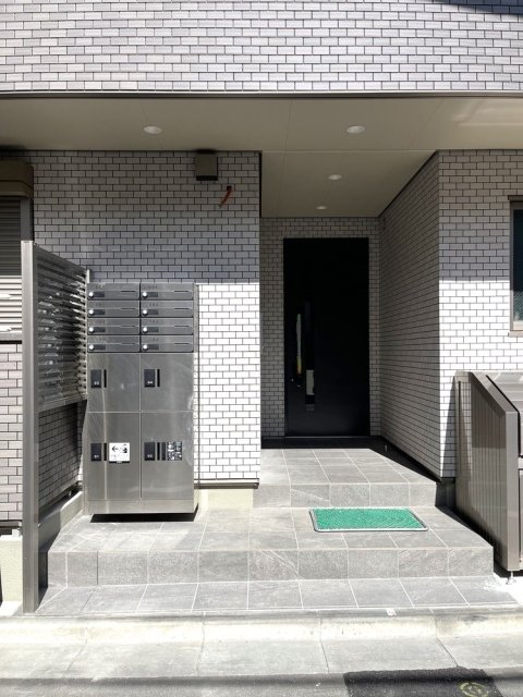 23/30 エントランス