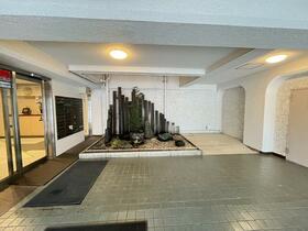 16/16 エントランス