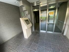 16/16 エントランス