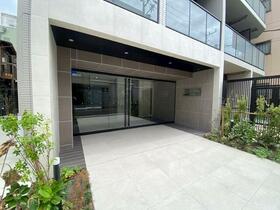 16/16 エントランス