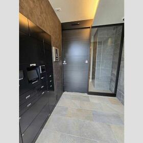 16/16 エントランス