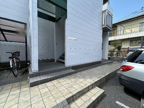 13/14 エントランス