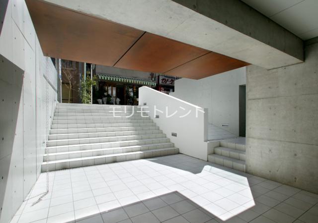 13/23 エントランス