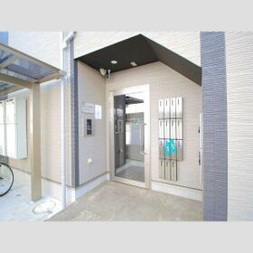 16/16 エントランス