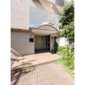 16/16 エントランス