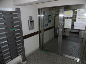 16/16 エントランス