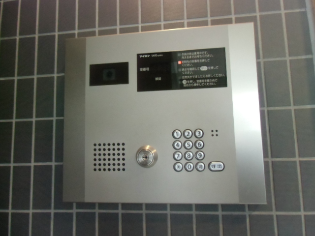 22/27 エントランス