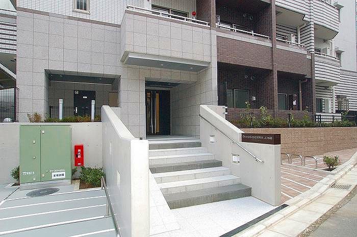 16/22 エントランス