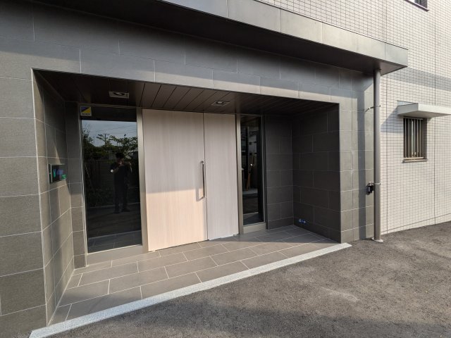 18/19 エントランス