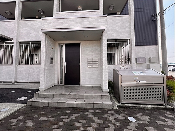 18/28 エントランス