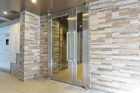 16/16 エントランス